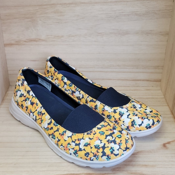 Lands End Womens Yellow Flower Print Slip On Shoes - Picture 2 of 9